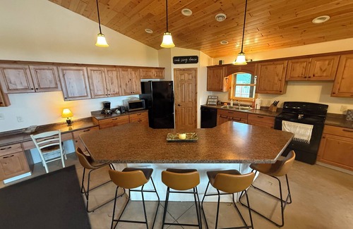 Perham Cabin | SUNSET BEACH CABIN - Charming 2-bedroom home INCLUDES PONTOON RENTAL!