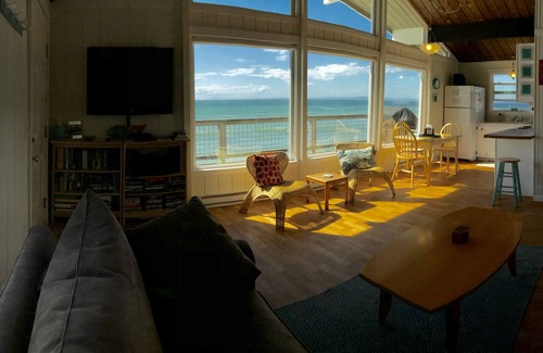 Oak Harbor Cottage | Sunset Beach Haven; Seriously Waterfront-"It's Like Living on a Boat", Whidbey