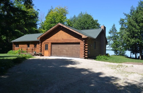 Manistique House | Sunset Beach - Log Home on Beautiful Indian Lake