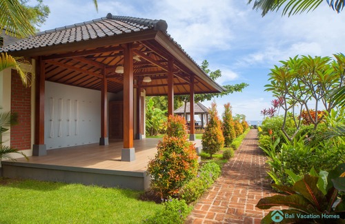 Banjartegehe Villa | ☀Sunset☀ Beachfront Dreamvilla Lovina with pool