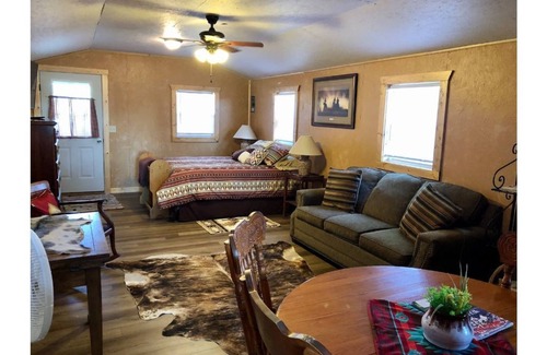Johnson County House | Sunset C B&B