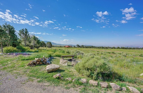 Spanish Valley Cabin | ‘Sunset Cabin’ near Moab w/Stunning Views!