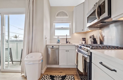 Sunset Cliffs Apartment | Sunset Cliffs Dream House - Patio, W/D, Steps to the Ocean!