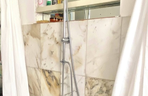 Pigneto Bed & Breakfast | Sunset Colosseo B&B metro to St. Peter's in the Vatican