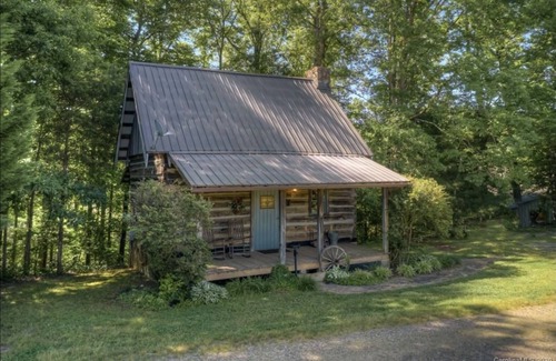 Landrum Cabin | Sunset Cottage at The Adams Family Farm