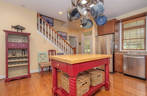 Swanton House | Sunset Cove | Dog Friendly, Lakefront, Dock!