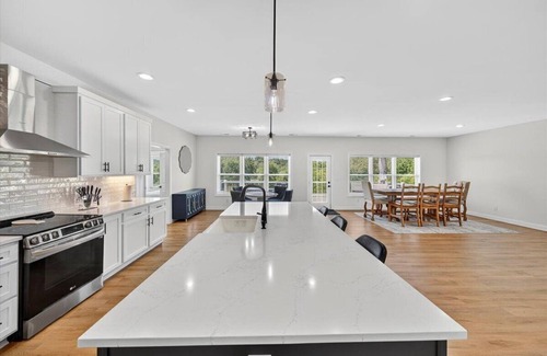 Orange House | Sunset Cove Waterfront, Sleeps 14, Open concept