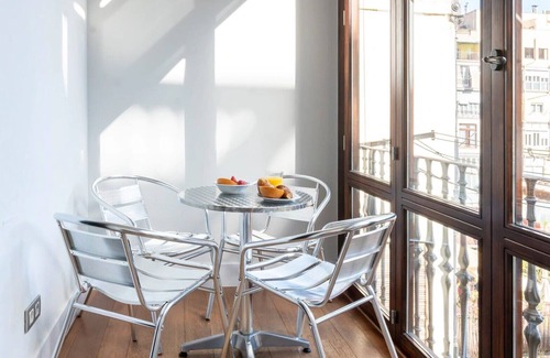 Dreta de l'Eixample Apartment | Sunset: Elegant 2BR/2BA in the Heart of Central Barcelona, Dreta de l'Eixample