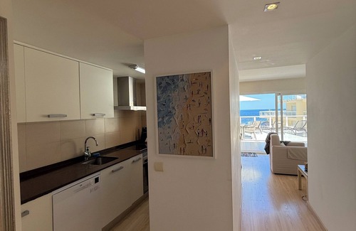 San Antonio Bay Apartment | Sunset Views on the Sea, Ibiza Waterfront Apartment 3 Bd 2 Baths Sleeps 6-8