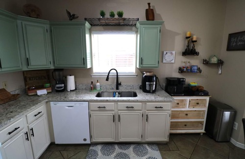 El Paso House | Sunset Escape – Parkside Retreat