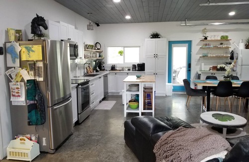 Candle Lake Cottage | Sunset Escape! Spacious and Private Waterfront Retreat.