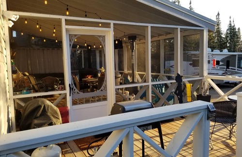 Candle Lake Cottage | Sunset Escape! Spacious and Private Waterfront Retreat.
