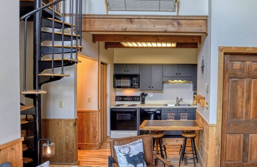 Snowshoe Condo | Sunset facing slopeside condo! Walking distance to Village & pet friendly!