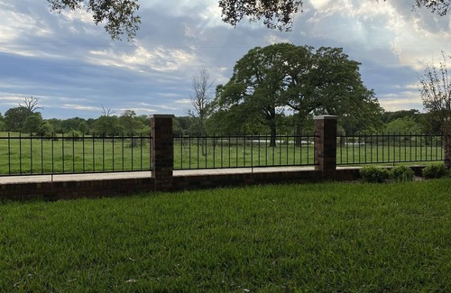 Bryan House | Sunset Farm in Aggieland - Country Life 15 miles from Kyle Field - up to 14 ppl