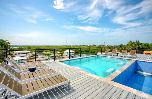 Placencia Apartment | Sunset Gecko Condos Entire Property