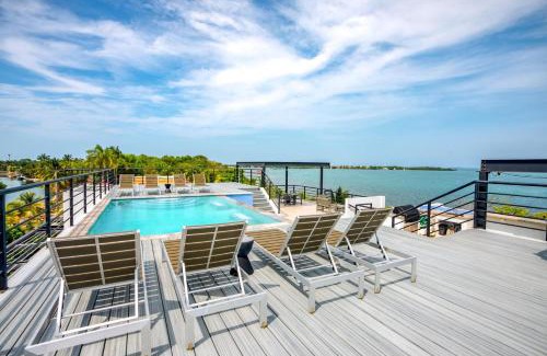 Placencia Apartment | Sunset Gecko Condos Entire Property