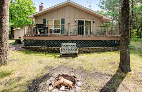 Nekoosa House | Sunset Getaway | Lake house in Nekoosa with wood-burning fireplace & grill