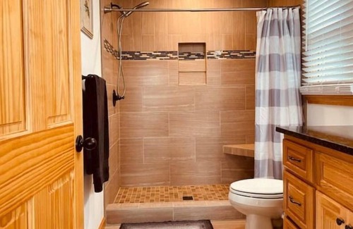 Unaka Cabin | Sunset Gypsy 2br/2ba, secluded, long range views.