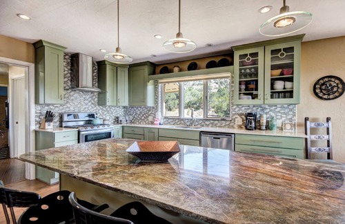 Canoncito House | Sunset Haven | Mountain Views, Shuffleboard!