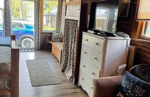 Manistique Cabin | Sunset Hideaway on Indian Lake: Lake Breezes and Summer Dreams
