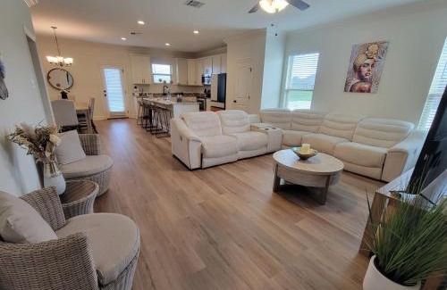 Lake Charles House | Sunset Hideaway 15 min from Downtown Lake Charles