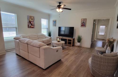 Lake Charles House | Sunset Hideaway 15 min from Downtown Lake Charles