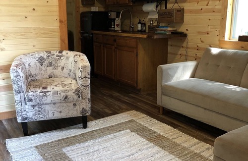 Fayetteville Cabin | Sunset Hillside Cabin staycation on Horse Farm - Pet Friendly D