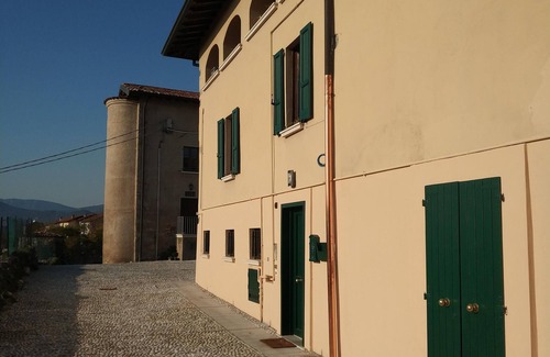 Bedizzole Apartment | "Sunset in the Castle", three-room apartment near Lake Garda