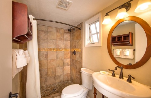 Pacific Grove Bed & Breakfast | Sunset Inn - Charming Beautiful Inn (Third Cabin)