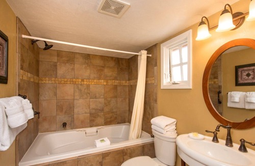 Pacific Grove Bed & Breakfast | Sunset Inn - Charming Beautiful Inn (Third Cabin)