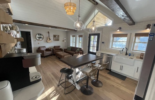 Lindseyville Cottage | Sunset Lake Cottage at Mammoth Cave