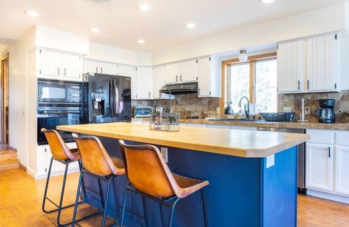 Lake Havasu City House | Sunset Lake Views | Pool Hot Tub Sleeps 16