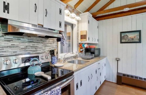 Kabletown Cabin | Sunset Lion Mountain Cabin near a Lake & Vineyards