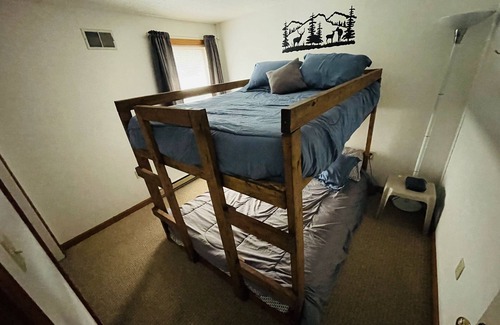 Riddlesburg Cabin | Sunset Lodge on River Mountain, just off of PA26 between Everett & Raystown Lake