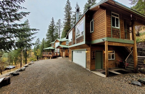 Winthrop Apartment | Sunset Loft-Dog friendly Studio Apt for Extended Stays in the Methow Valley