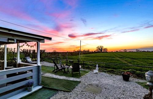 Sudbury Apartment | Sunset log cabin