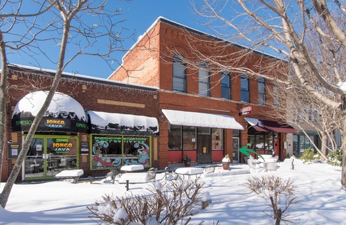 Hendersonville Apartment | Sunset on the Attic on Main Street. Charming Hendersonville. Walkable. Off street parking