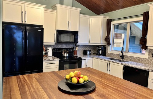 Alberta Beach Cottage | Sunset Paradise