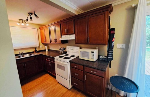 Lambton Shores Cottage | Sunset Pines Cottage Ipperwash ~ minutes to beach!