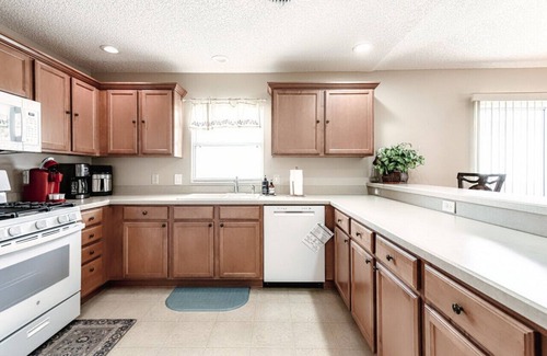 Virginia Trace Villa | Sunset Pines Villa Minutes from Lake Sumter Landing