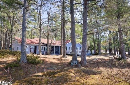 Gravenhurst Cottage | Sunset Point | Kahshe Lake -Private Oasis w/Full Size Tennis Court & Waterslide
