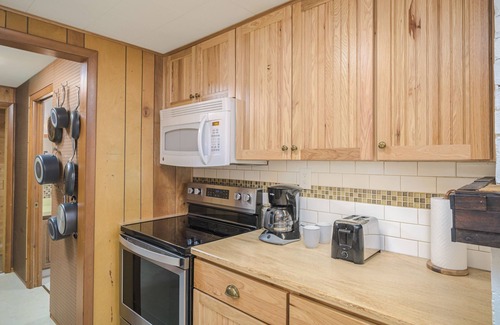 Rumely Cottage | Sunset Point Lake Cottage, Sauna + Aquapark Access