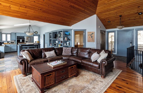 Topton House | Sunset Point - Lakefront, views, kayaks, fire pit, pet friendly
