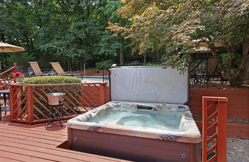 North Garrett Road House | Sunset Point Pool House Close to Duke University