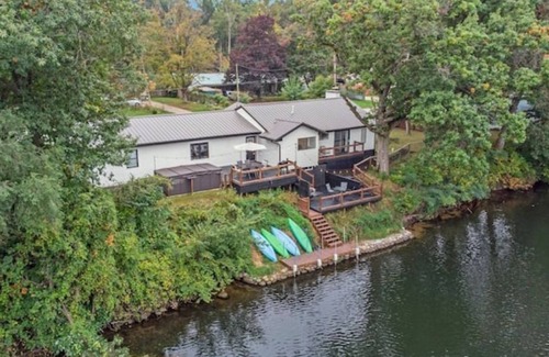Wyatt House | Sunset Point-Riverfront,SwimSpa,Kayaks,30 Min NDn