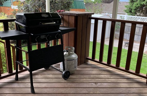 Pocatello House | Sunset Retreat w/room for everyone. Pet-Friendly!