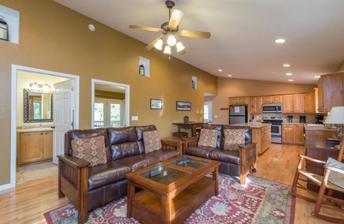 Burnsville Cabin | Sunset Ridge! Hot tub+Fire Pit+Grill, WiFi, Mtn Views, Easy Access, Nearby Town!