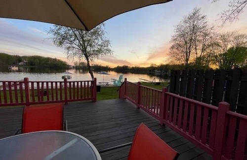 Clare Cottage | Sunset Shores #2- Lakeside Living All Summer Long
