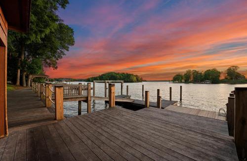 Mount Mourne House | Sunset Shores Resort by AvantStay Private Beach