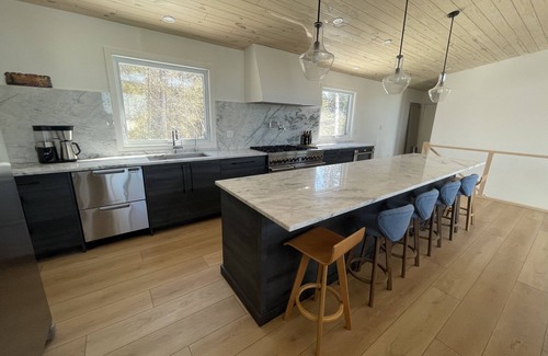 Kincardine Cottage | Sunset Shores Retreat - Close to Port Elgin and Kincardine - dog friendly